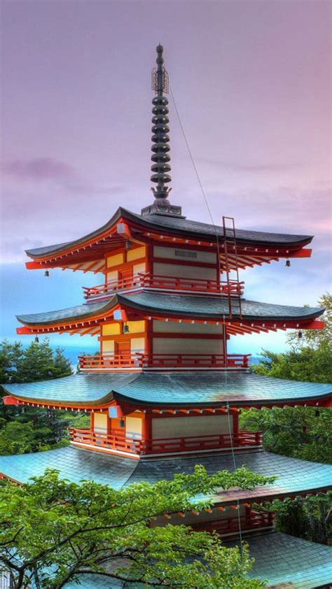 famous japanese pagoda.